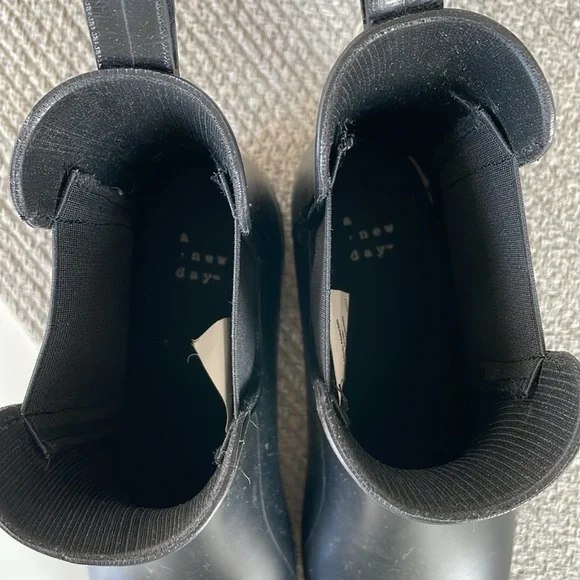 A New Day Black Ankle Rain Boots Booties Size 9 - Picture 4 of 7